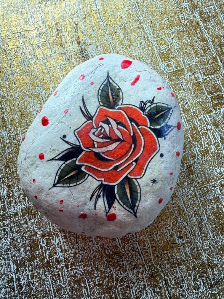 Painted stone No. 7, decorated as: Rose tattoo