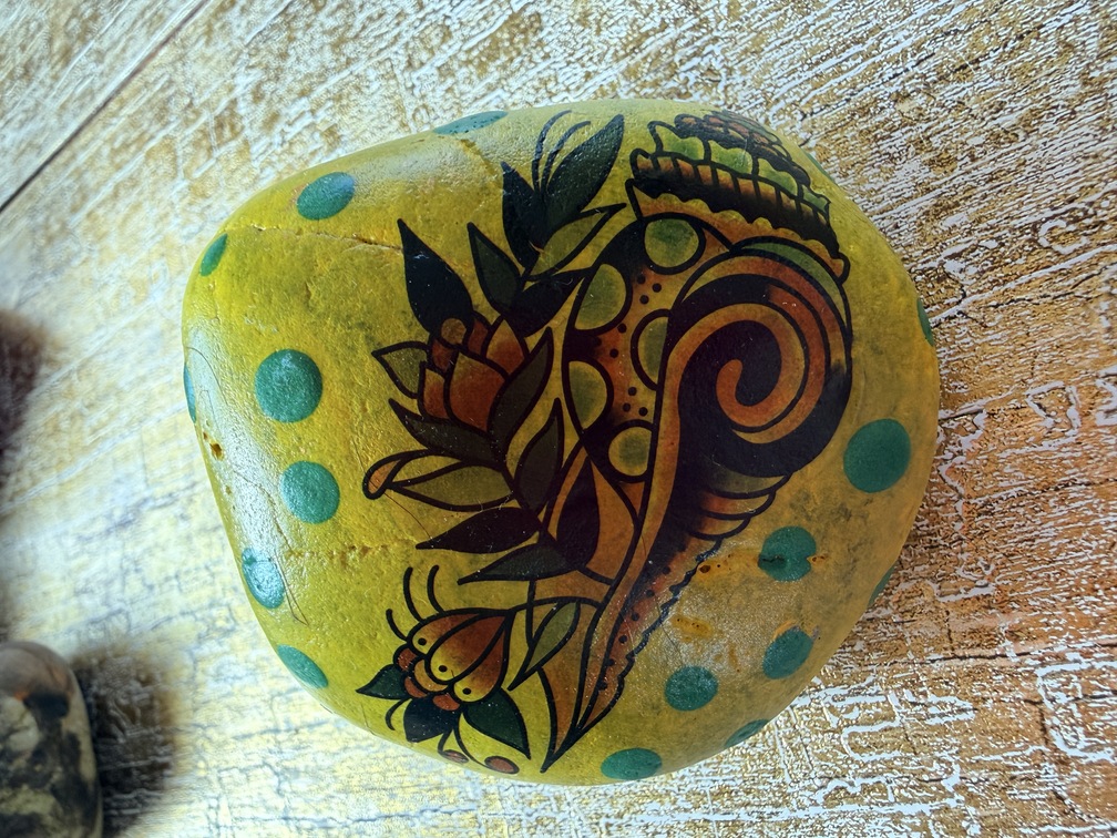 Painted stone No. 19, decorated as: Yellow shell