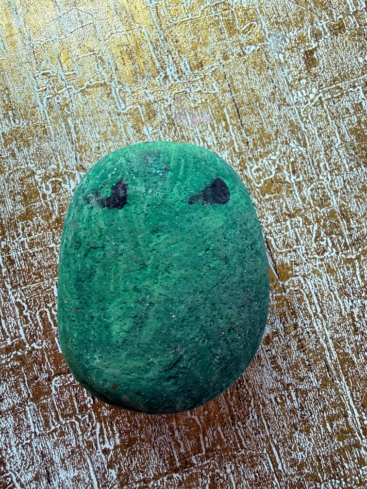 Painted stone No. 24, decorated as: Minimalist frog