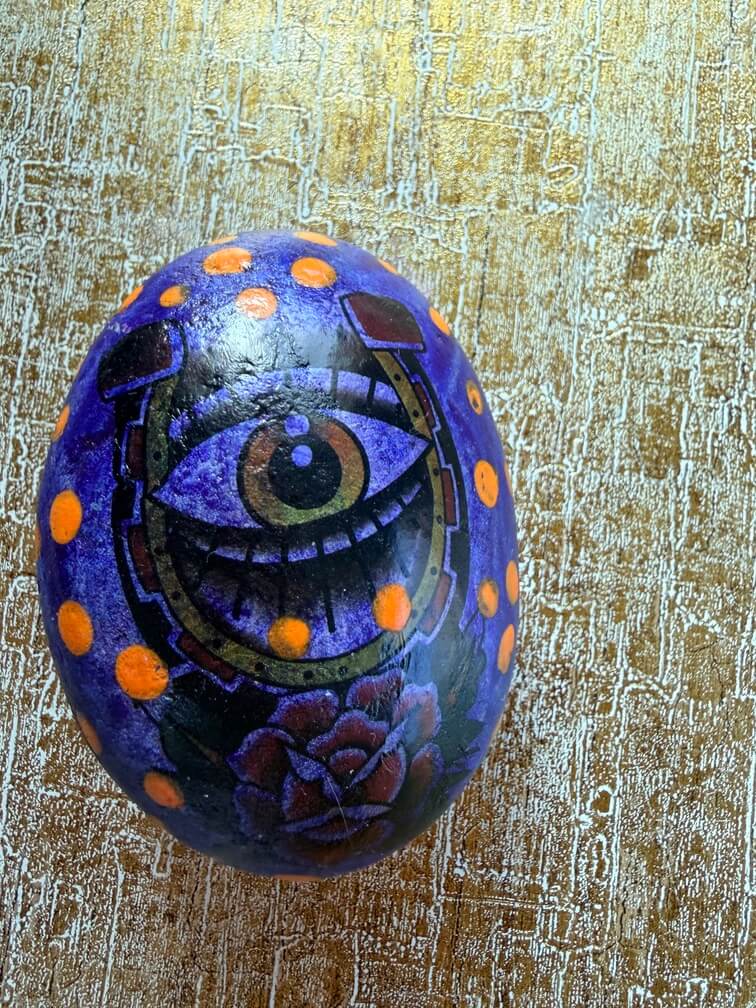 Painted stone No. 26, decorated as: Horseshoe with orange dots