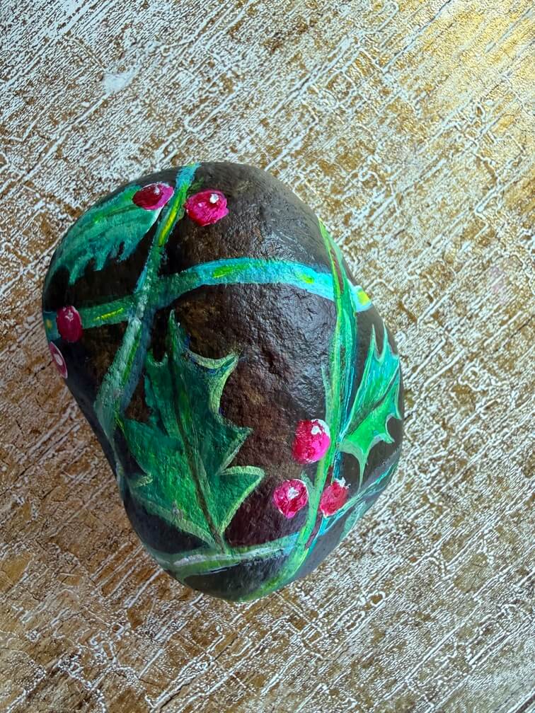 Painted stone No. 40, decorated as: Holly